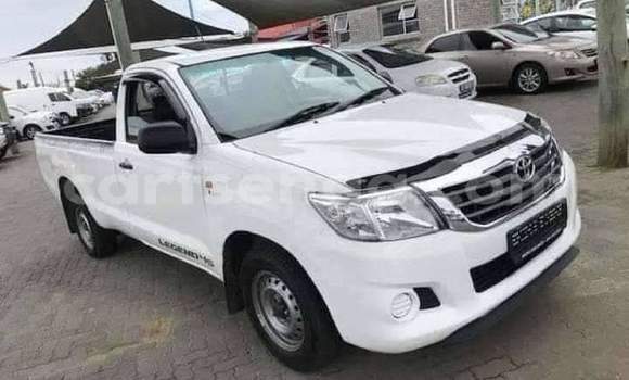 Buy Used Toyota Hilux White Car in Ezulwini in Hhohho Buy Used Toyota Hilux White Car in Ezulwini in Hhohho