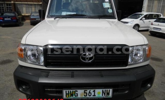 Buy Used Toyota Land Cruiser White Car in Mbabane in Manzini