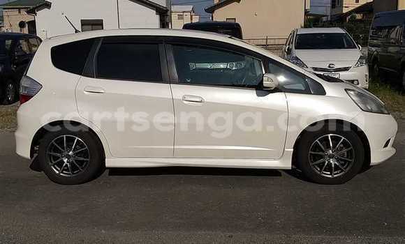 Nunua Ilio tumika Honda FIT White Gari ndani ya Ezulwini nchini Hhohho Nunua Ilio tumika Honda FIT White Gari ndani ya Ezulwini nchini Hhohho