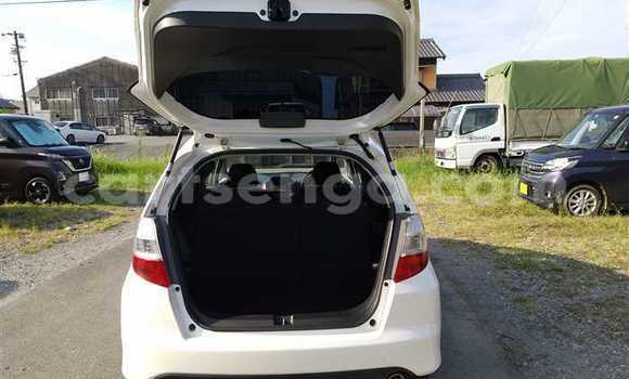 Nunua Ilio tumika Honda FIT White Gari ndani ya Ezulwini nchini Hhohho Nunua Ilio tumika Honda FIT White Gari ndani ya Ezulwini nchini Hhohho