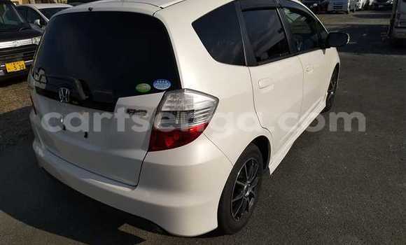 Nunua Ilio tumika Honda FIT White Gari ndani ya Ezulwini nchini Hhohho Nunua Ilio tumika Honda FIT White Gari ndani ya Ezulwini nchini Hhohho