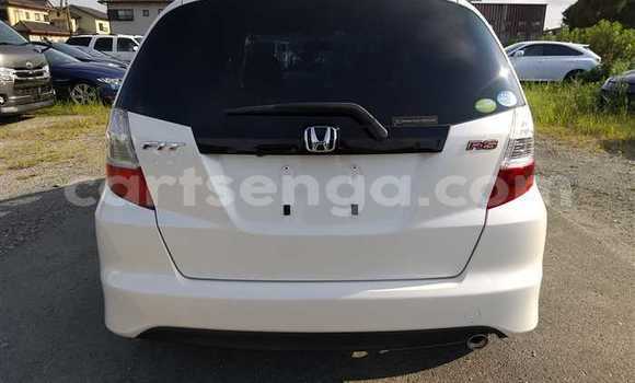 Nunua Ilio tumika Honda FIT White Gari ndani ya Ezulwini nchini Hhohho Nunua Ilio tumika Honda FIT White Gari ndani ya Ezulwini nchini Hhohho