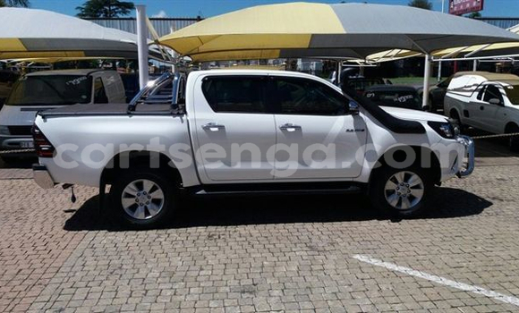 Buy Used Toyota Hilux White Car in Mbabane in Manzini Buy Used Toyota Hilux White Car in Mbabane in Manzini