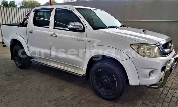 Nunua Ilio tumika Toyota Hilux White Gari ndani ya Manzini nchini Manzini Nunua Ilio tumika Toyota Hilux White Gari ndani ya Manzini nchini Manzini