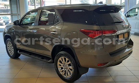 Nunua Ilio tumika Toyota Fortuner Silver Gari ndani ya Mbabane nchini Manzini Nunua Ilio tumika Toyota Fortuner Silver Gari ndani ya Mbabane nchini Manzini