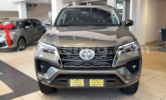 Buy Used Toyota Fortuner Silver Car in Mbabane in Manzini Buy Used Toyota Fortuner Silver Car in Mbabane in Manzini