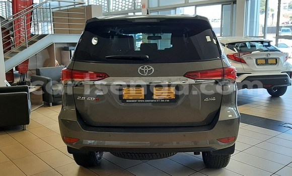 Buy Used Toyota Fortuner Silver Car in Mbabane in Manzini Buy Used Toyota Fortuner Silver Car in Mbabane in Manzini