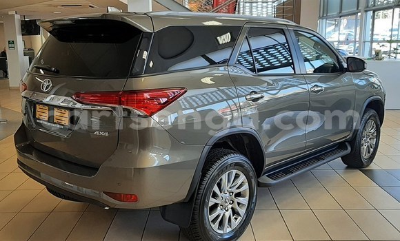 Buy Used Toyota Fortuner Silver Car in Mbabane in Manzini Buy Used Toyota Fortuner Silver Car in Mbabane in Manzini