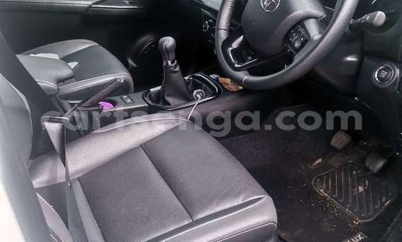 Buy Used Toyota Hilux White Car in Ezulwini in Hhohho Buy Used Toyota Hilux White Car in Ezulwini in Hhohho