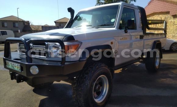 Buy Used Toyota Land Cruiser White Car in Mbabane in Manzini Buy Used Toyota Land Cruiser White Car in Mbabane in Manzini