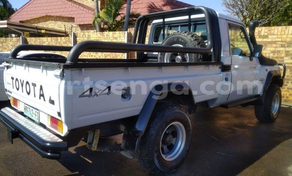 Buy Used Toyota Land Cruiser White Car in Mbabane in Manzini Buy Used Toyota Land Cruiser White Car in Mbabane in Manzini