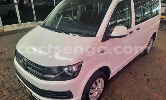Nunua Ilio tumika Volkswagen Caravelle White Gari ndani ya Manzini nchini Manzini