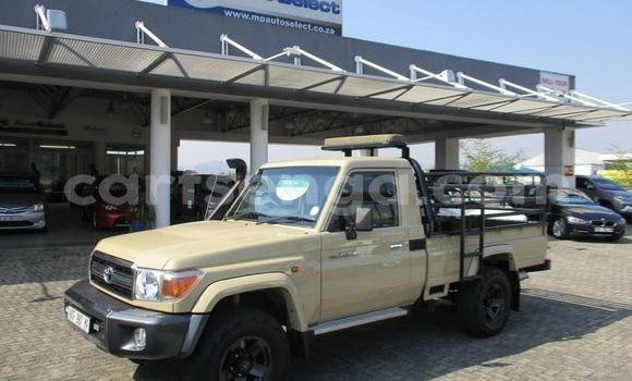 Buy Used Toyota Land Cruiser Beige Car in Ezulwini in Hhohho Buy Used Toyota Land Cruiser Beige Car in Ezulwini in Hhohho