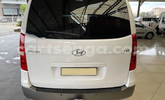 Nunua Ilio tumika Hyundai H1 White Gari ndani ya Big Bend nchini Wilaya ya Lubombo Nunua Ilio tumika Hyundai H1 White Gari ndani ya Big Bend nchini Wilaya ya Lubombo