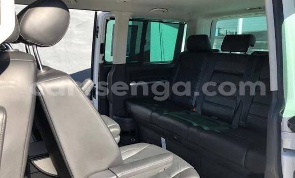 Acheter Occasion Voiture Volkswagen Caravelle Blanc à Hluti, Shiselweni District Acheter Occasion Voiture Volkswagen Caravelle Blanc à Hluti, Shiselweni District