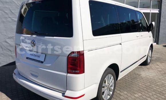 Acheter Occasion Voiture Volkswagen Caravelle Blanc à Hluti, Shiselweni District Acheter Occasion Voiture Volkswagen Caravelle Blanc à Hluti, Shiselweni District
