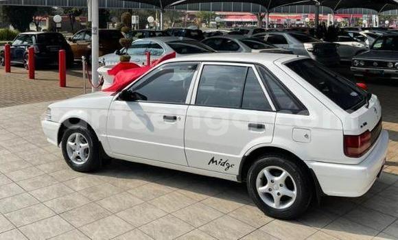 Acheter Occasion Voiture Mazda 323 Blanc à Mbabane, Manzini Acheter Occasion Voiture Mazda 323 Blanc à Mbabane, Manzini