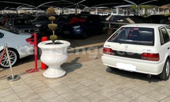 Acheter Occasion Voiture Mazda 323 Blanc à Mbabane, Manzini Acheter Occasion Voiture Mazda 323 Blanc à Mbabane, Manzini