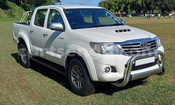 Buy Used Toyota Hilux White Car in Ezulwini in Hhohho