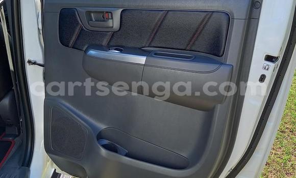 Buy Used Toyota Hilux White Car in Ezulwini in Hhohho Buy Used Toyota Hilux White Car in Ezulwini in Hhohho