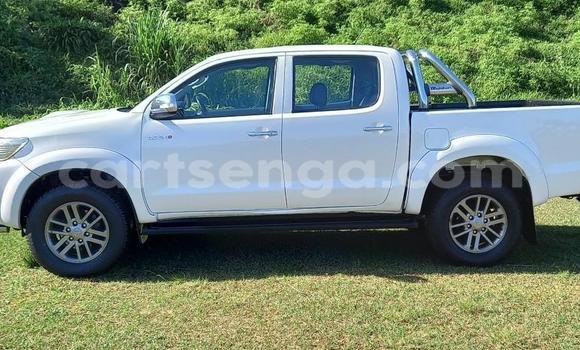 Buy Used Toyota Hilux White Car in Ezulwini in Hhohho Buy Used Toyota Hilux White Car in Ezulwini in Hhohho