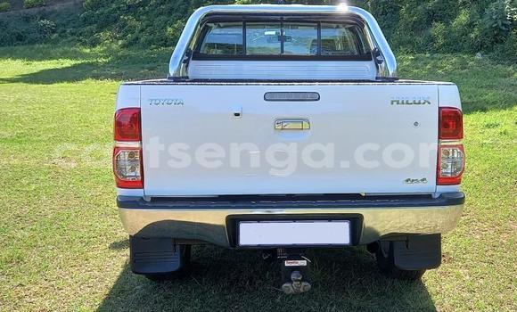 Buy Used Toyota Hilux White Car in Ezulwini in Hhohho Buy Used Toyota Hilux White Car in Ezulwini in Hhohho