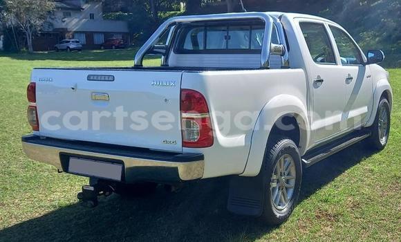 Buy Used Toyota Hilux White Car in Ezulwini in Hhohho Buy Used Toyota Hilux White Car in Ezulwini in Hhohho