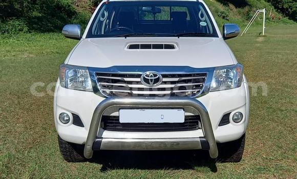 Buy Used Toyota Hilux White Car in Ezulwini in Hhohho Buy Used Toyota Hilux White Car in Ezulwini in Hhohho