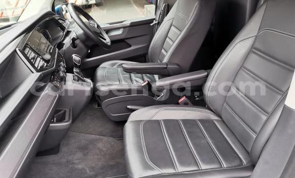 Acheter Occasion Voiture Volkswagen Caravelle Bleu à Mbabane, Manzini Acheter Occasion Voiture Volkswagen Caravelle Bleu à Mbabane, Manzini