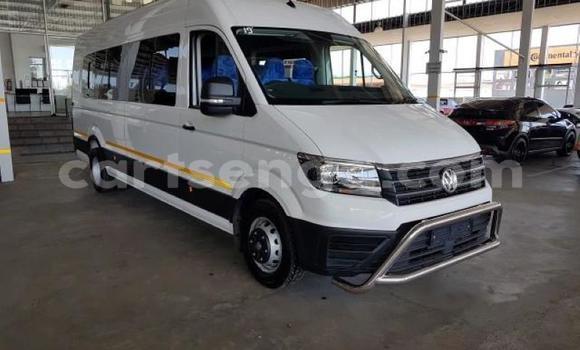 Buy Used Volkswagen Caravelle White Car in Ezulwini in Hhohho