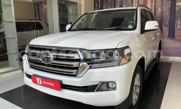 Buy Used Toyota Land Cruiser White Car in Ezulwini in Hhohho Buy Used Toyota Land Cruiser White Car in Ezulwini in Hhohho