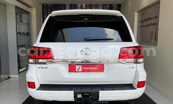 Buy Used Toyota Land Cruiser White Car in Ezulwini in Hhohho Buy Used Toyota Land Cruiser White Car in Ezulwini in Hhohho