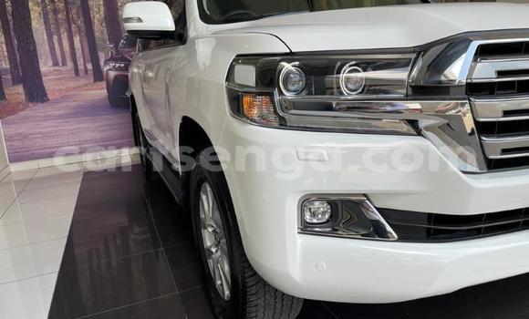 Buy Used Toyota Land Cruiser White Car in Ezulwini in Hhohho Buy Used Toyota Land Cruiser White Car in Ezulwini in Hhohho
