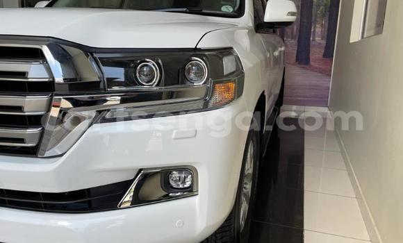 Buy Used Toyota Land Cruiser White Car in Ezulwini in Hhohho Buy Used Toyota Land Cruiser White Car in Ezulwini in Hhohho