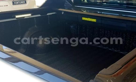 Buy Used Toyota Hilux Silver Car in Ezulwini in Hhohho Buy Used Toyota Hilux Silver Car in Ezulwini in Hhohho