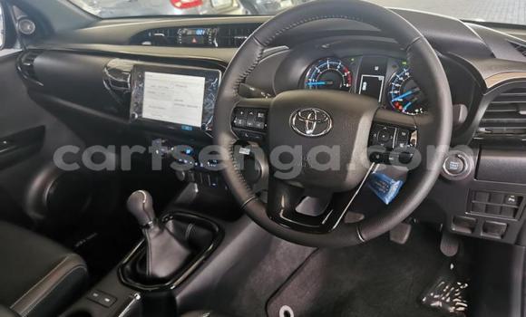 Buy Used Toyota Hilux Silver Car in Ezulwini in Hhohho Buy Used Toyota Hilux Silver Car in Ezulwini in Hhohho