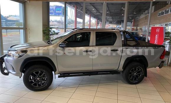 Buy Used Toyota Hilux Silver Car in Mbabane in Manzini Buy Used Toyota Hilux Silver Car in Mbabane in Manzini