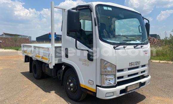 Nunua Ilio tumika Isuzu FTR 850 White Lori ndani ya Mbabane nchini Manzini Nunua Ilio tumika Isuzu FTR 850 White Lori ndani ya Mbabane nchini Manzini