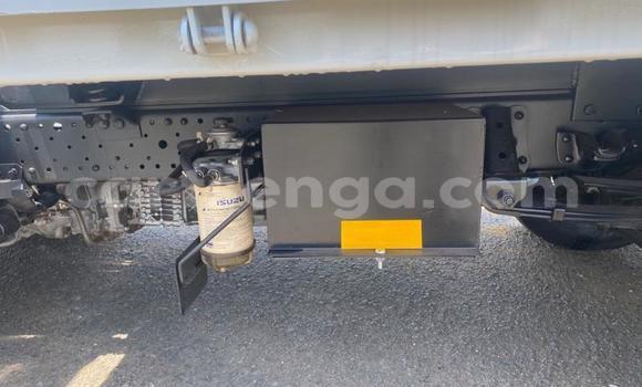 Nunua Ilio tumika Isuzu FTR 850 White Lori ndani ya Mbabane nchini Manzini Nunua Ilio tumika Isuzu FTR 850 White Lori ndani ya Mbabane nchini Manzini