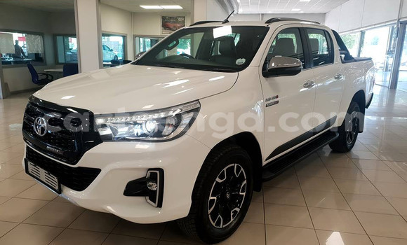 Nunua Ilio tumika Toyota Hilux White Gari ndani ya Big Bend nchini Wilaya ya Lubombo