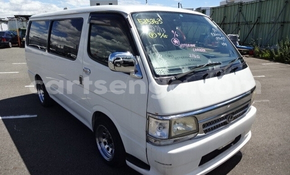 Nunua Ilio tumika Toyota Hiace White Gari ndani ya Big Bend nchini Wilaya ya Lubombo