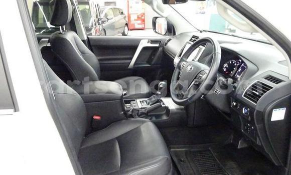Nunua Ilio tumika Toyota Land Cruiser Prado White Gari ndani ya Mbabane nchini Manzini Nunua Ilio tumika Toyota Land Cruiser Prado White Gari ndani ya Mbabane nchini Manzini