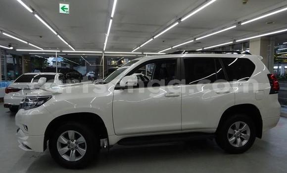 Nunua Ilio tumika Toyota Land Cruiser Prado White Gari ndani ya Mbabane nchini Manzini Nunua Ilio tumika Toyota Land Cruiser Prado White Gari ndani ya Mbabane nchini Manzini