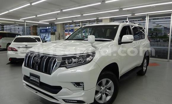 Nunua Ilio tumika Toyota Land Cruiser Prado White Gari ndani ya Mbabane nchini Manzini Nunua Ilio tumika Toyota Land Cruiser Prado White Gari ndani ya Mbabane nchini Manzini
