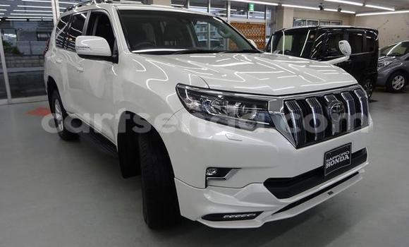 Nunua Ilio tumika Toyota Land Cruiser Prado White Gari ndani ya Mbabane nchini Manzini Nunua Ilio tumika Toyota Land Cruiser Prado White Gari ndani ya Mbabane nchini Manzini