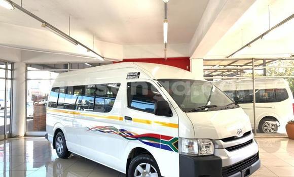 Buy Used Toyota Hiace White Car in Ezulwini in Hhohho Buy Used Toyota Hiace White Car in Ezulwini in Hhohho