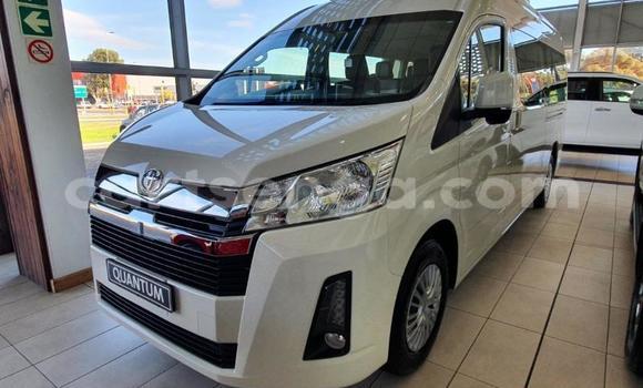 Nunua Ilio tumika Toyota Hiace White Gari ndani ya Ezulwini nchini Hhohho Nunua Ilio tumika Toyota Hiace White Gari ndani ya Ezulwini nchini Hhohho