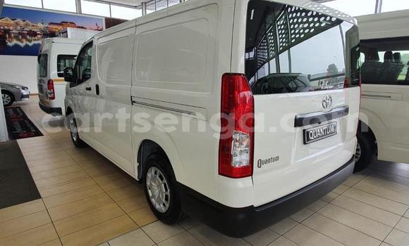 Nunua Ilio tumika Toyota Hiace White Gari ndani ya Ezulwini nchini Hhohho Nunua Ilio tumika Toyota Hiace White Gari ndani ya Ezulwini nchini Hhohho