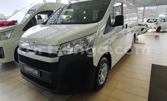 Nunua Ilio tumika Toyota Hiace White Gari ndani ya Ezulwini nchini Hhohho Nunua Ilio tumika Toyota Hiace White Gari ndani ya Ezulwini nchini Hhohho