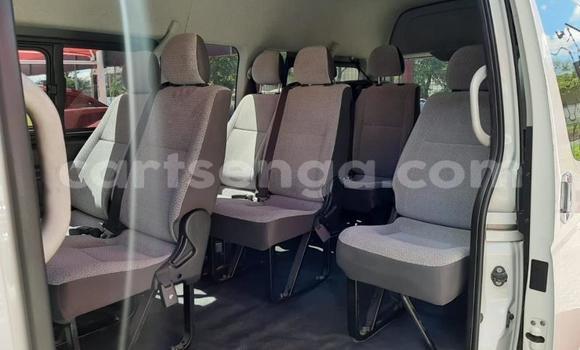 Nunua Ilio tumika Toyota Hiace White Gari ndani ya Ezulwini nchini Hhohho Nunua Ilio tumika Toyota Hiace White Gari ndani ya Ezulwini nchini Hhohho